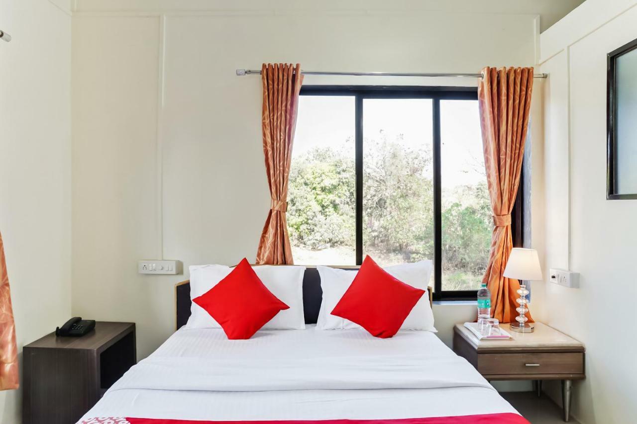 Oyo 29156 Nisarg Holiday Resort Ambli Екстериор снимка